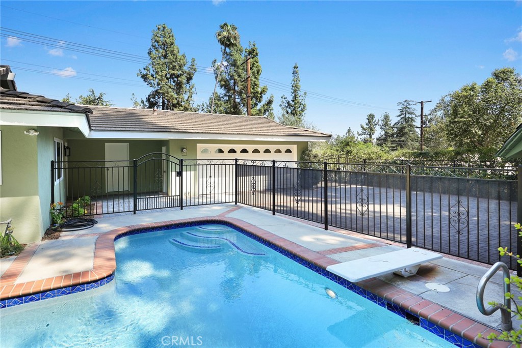 1135 Sierra Madre Villa Avenue