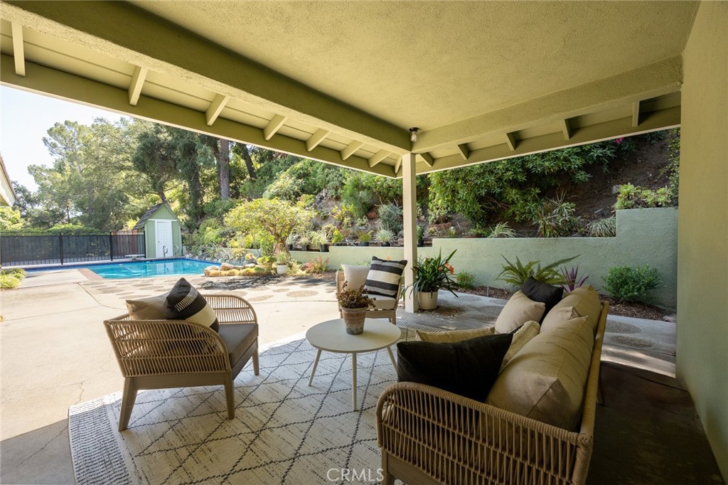 1135 Sierra Madre Villa Avenue