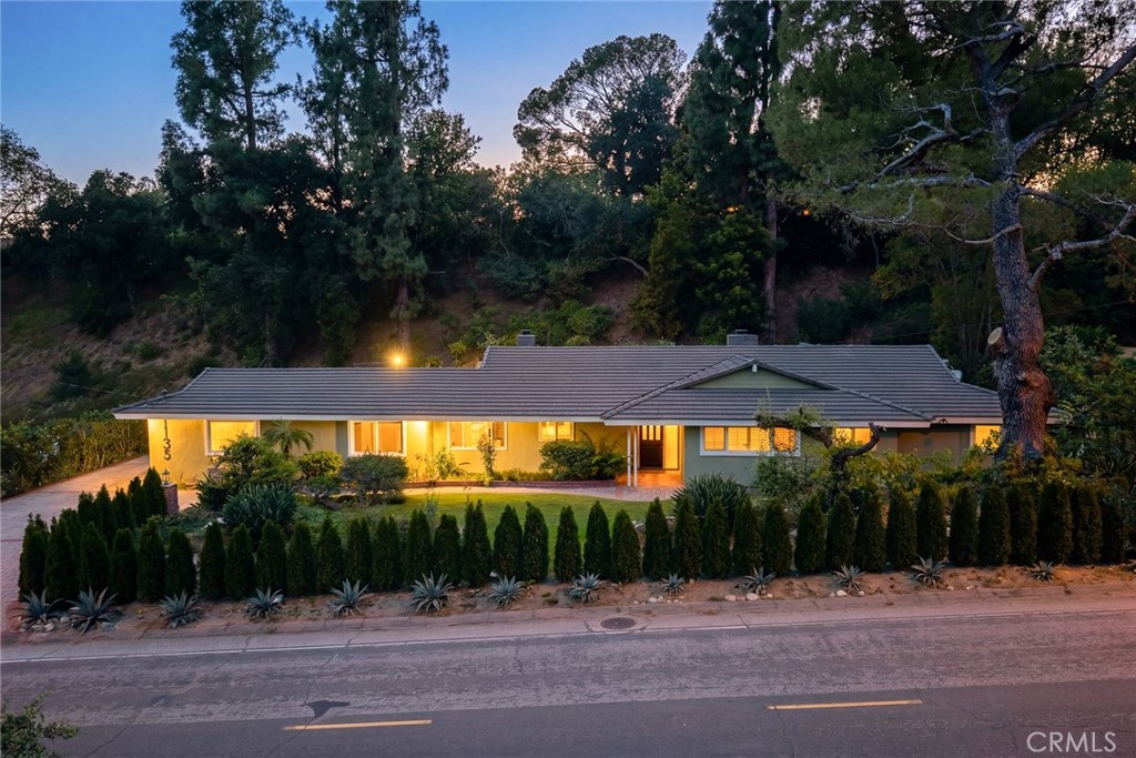 1135 Sierra Madre Villa Avenue