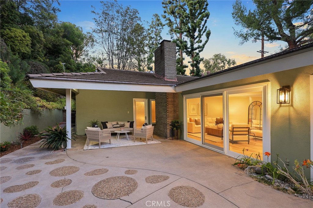 1135 Sierra Madre Villa Avenue