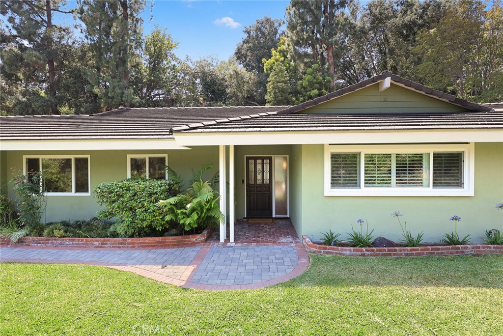 1135 Sierra Madre Villa Avenue