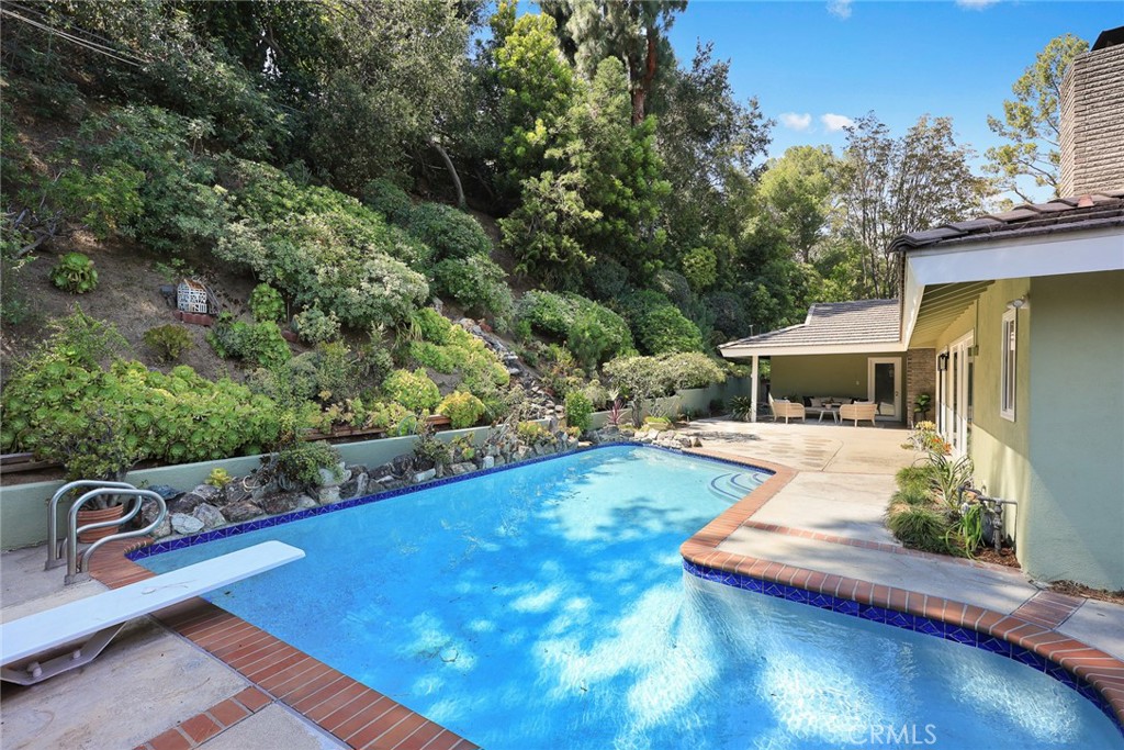1135 Sierra Madre Villa Avenue