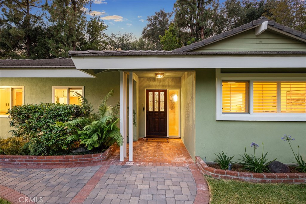 1135 Sierra Madre Villa Avenue
