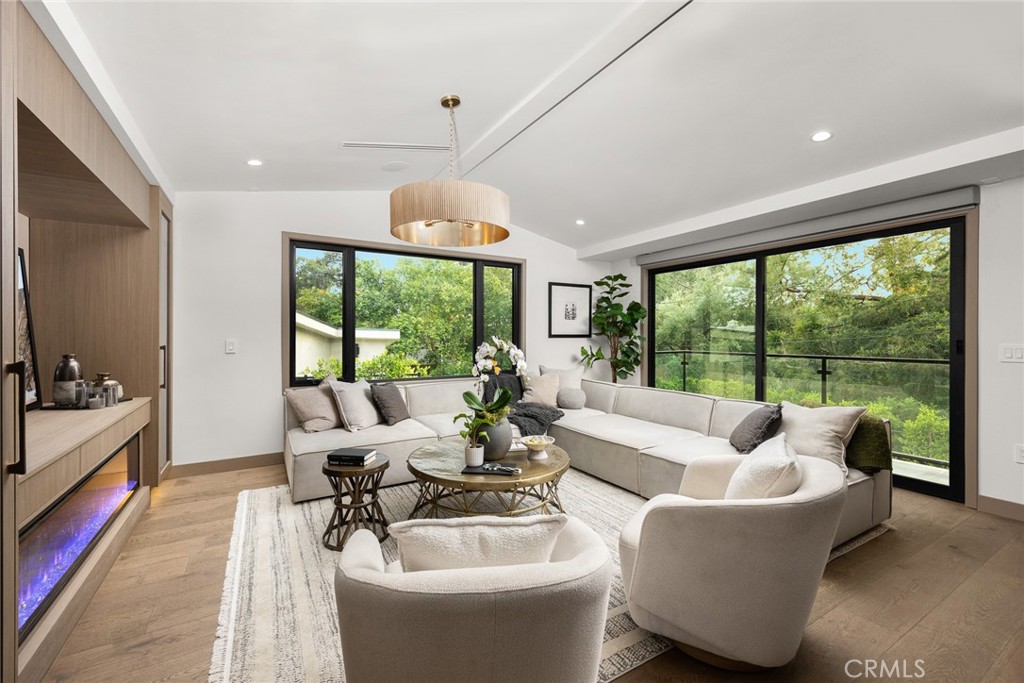 4607 Alta Canyada