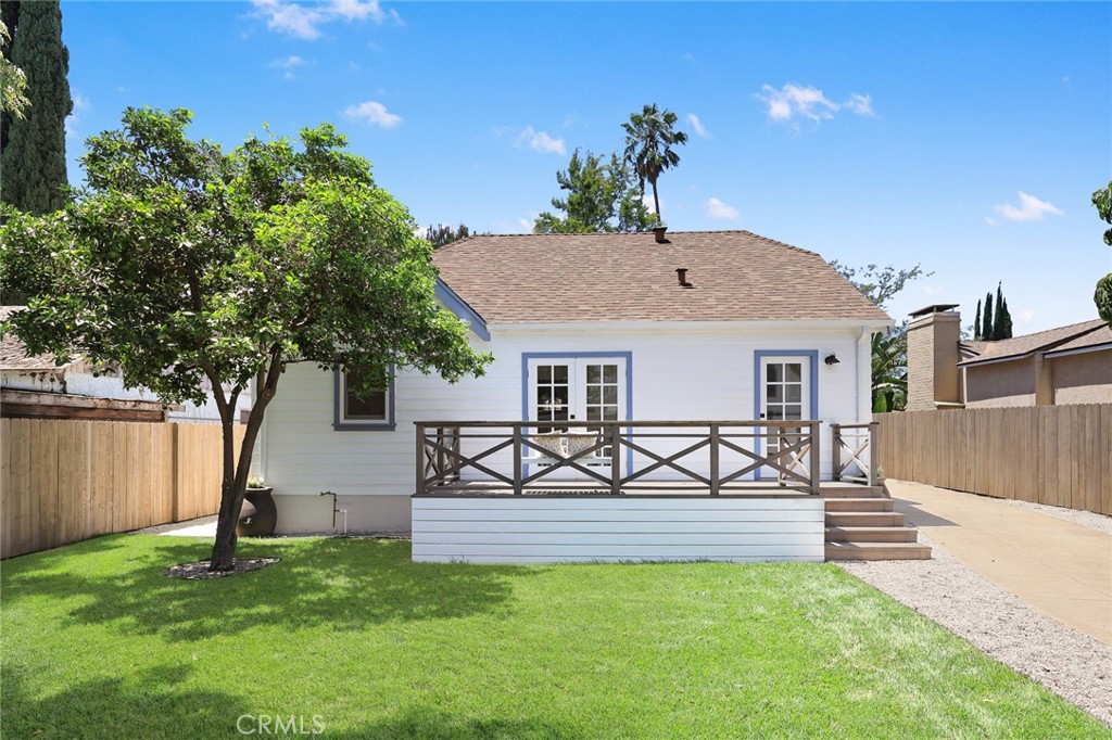 240 S Vinedo Avenue