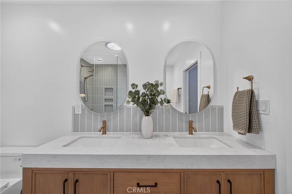 722 Royce St.
