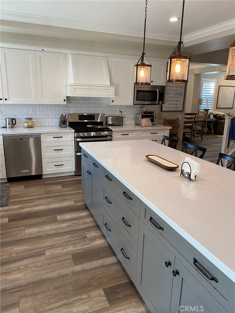 717 Windbound Avenue