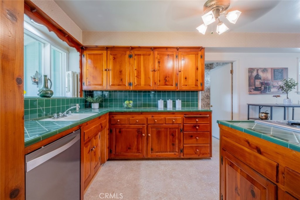 1902 E Greenville Drive