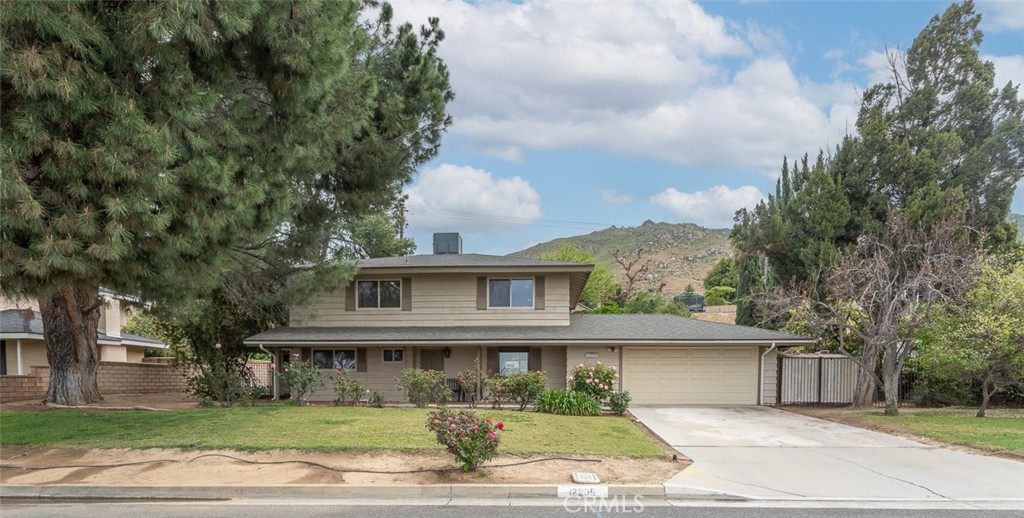 12205 Dos Rios Avenue