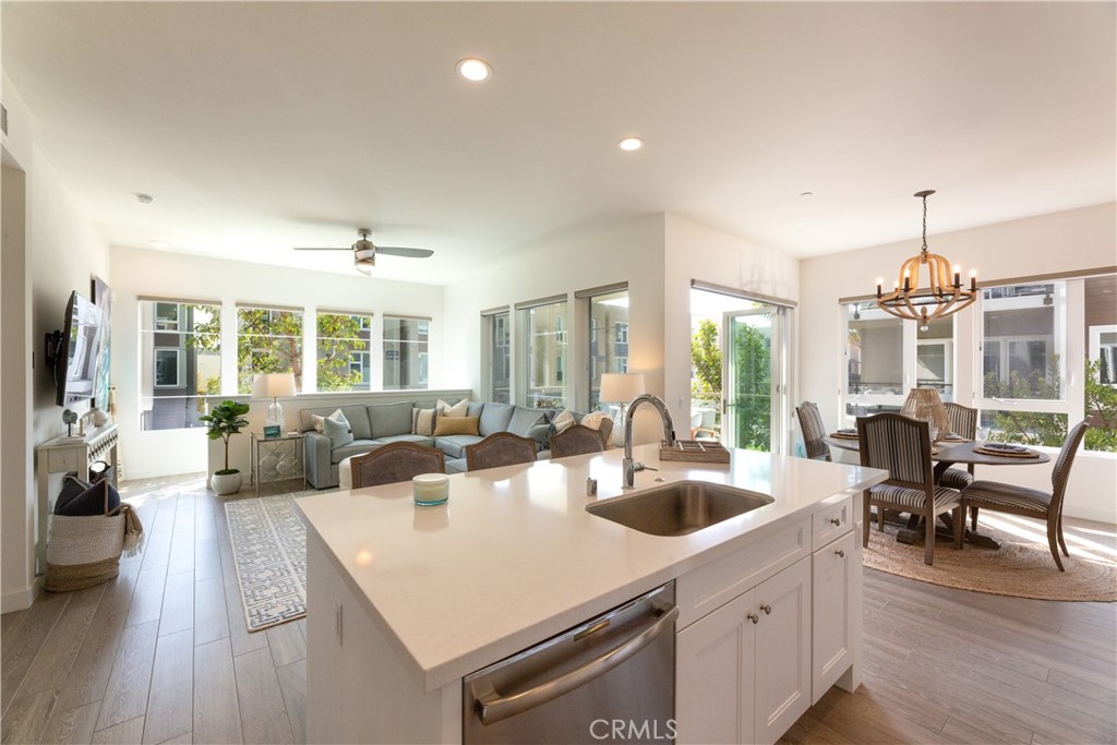 537 Doheny Way