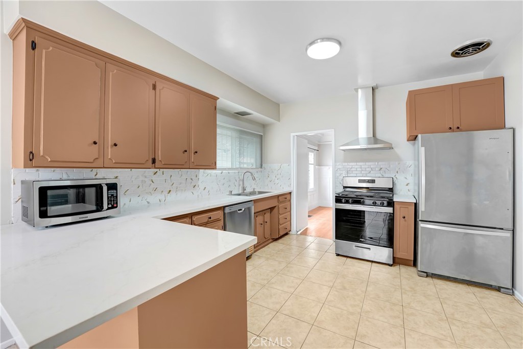 142 S Ardmore Avenue