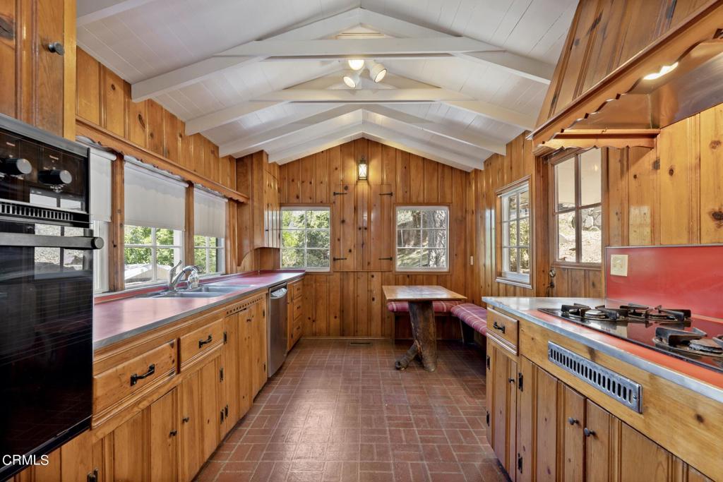 9710 Mistletoe Road