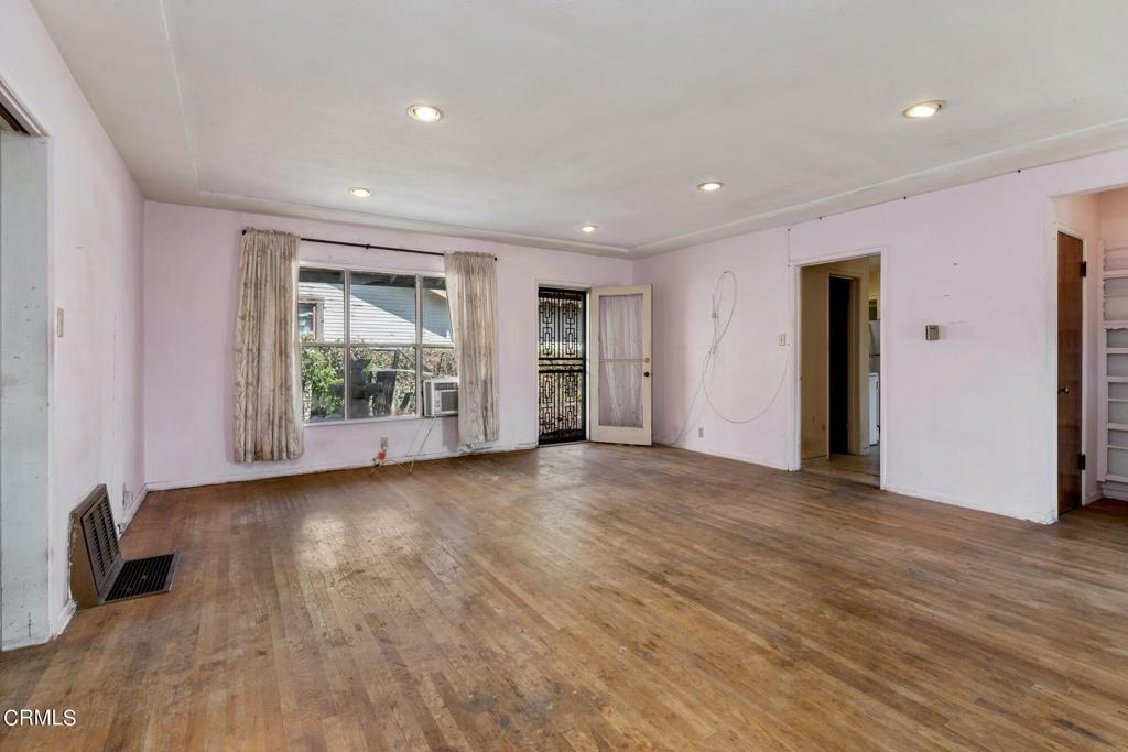 10728 Shoshone Avenue