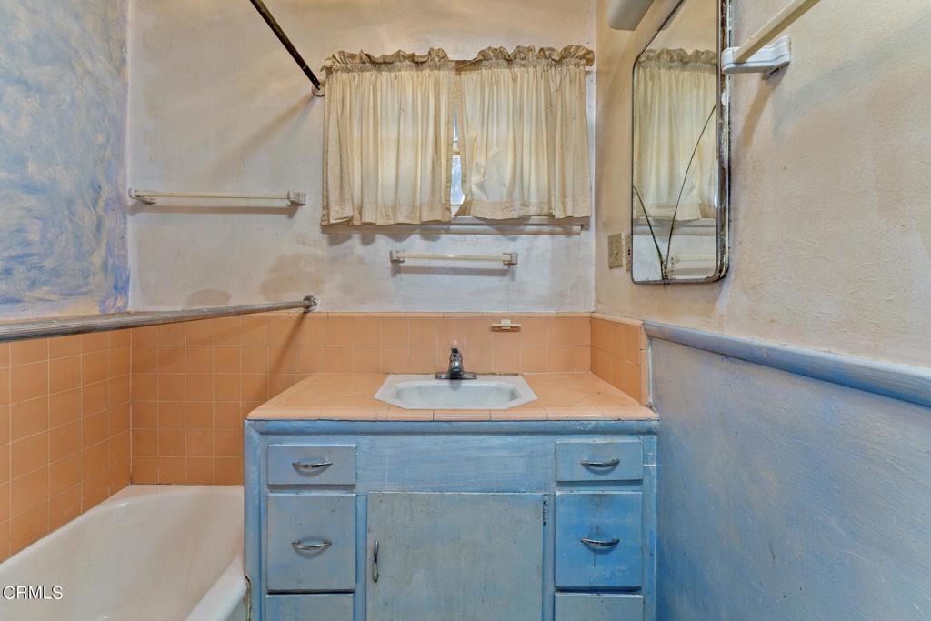 10728 Shoshone Avenue