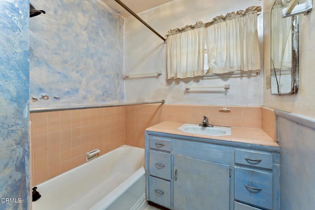 10728 Shoshone Avenue