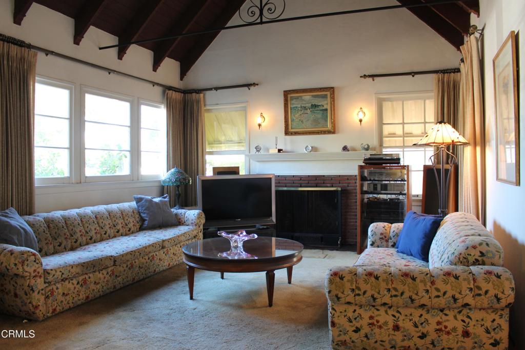 921 N Catalina Street