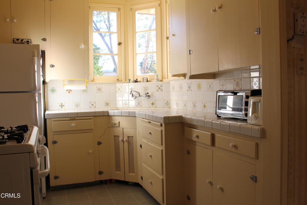 921 N Catalina Street