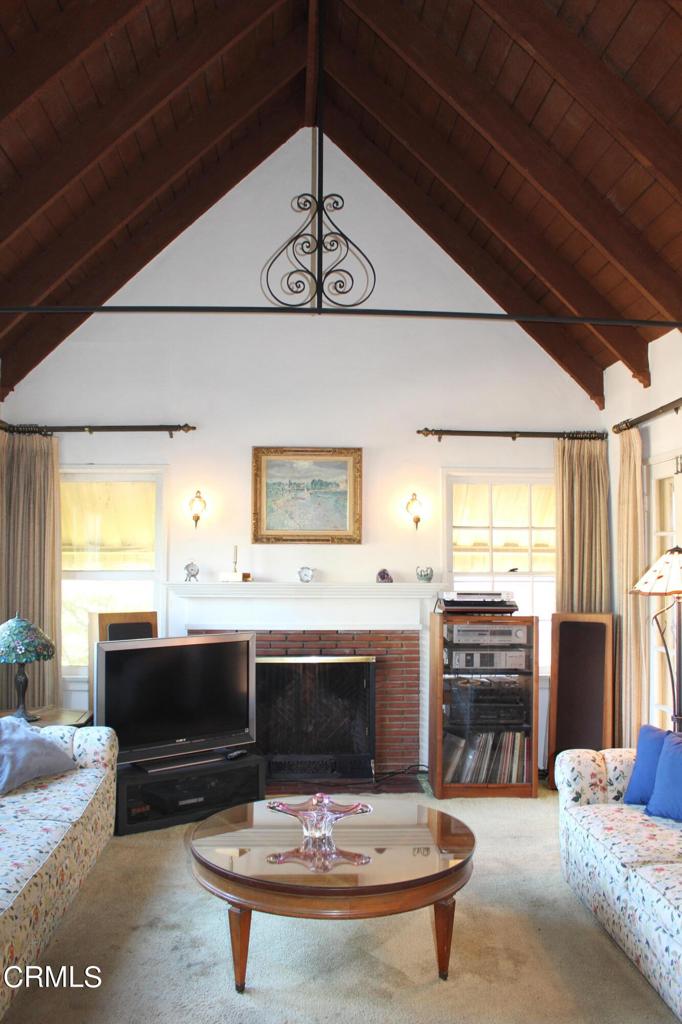 921 N Catalina Street