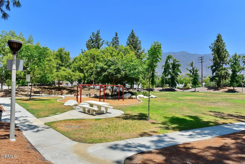 609 N Sunnyslope Avenue