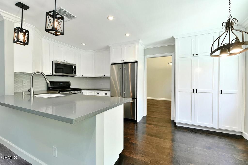 609 N Sunnyslope Avenue