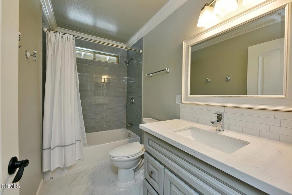 609 N Sunnyslope Avenue