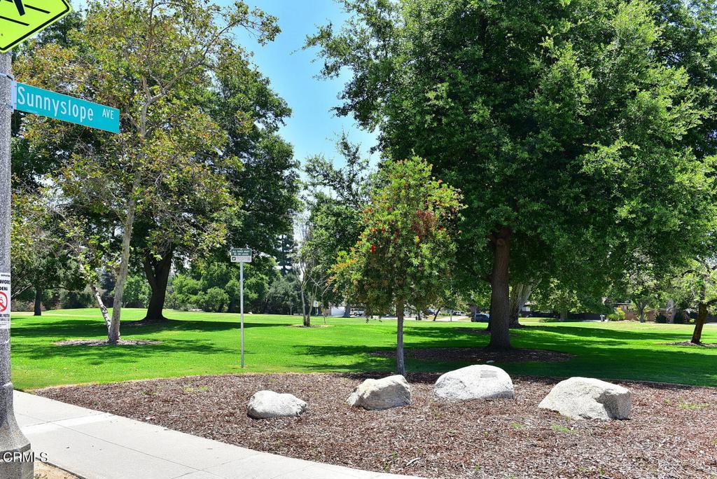 609 N Sunnyslope Avenue