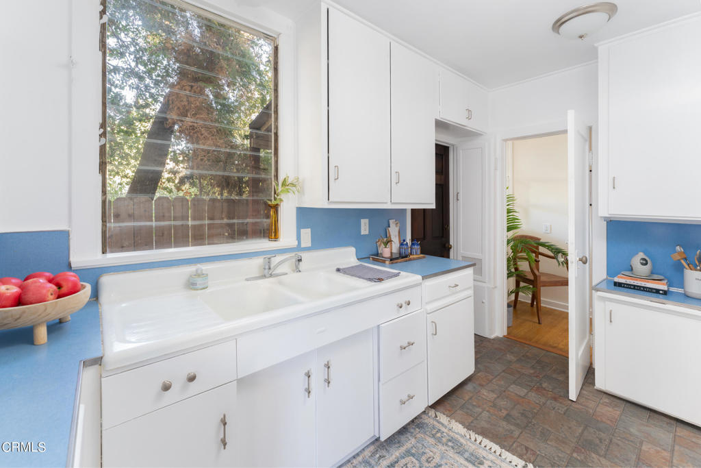 80 Marion Avenue Unit: 6