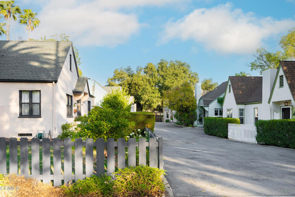 80 Marion Avenue Unit: 6