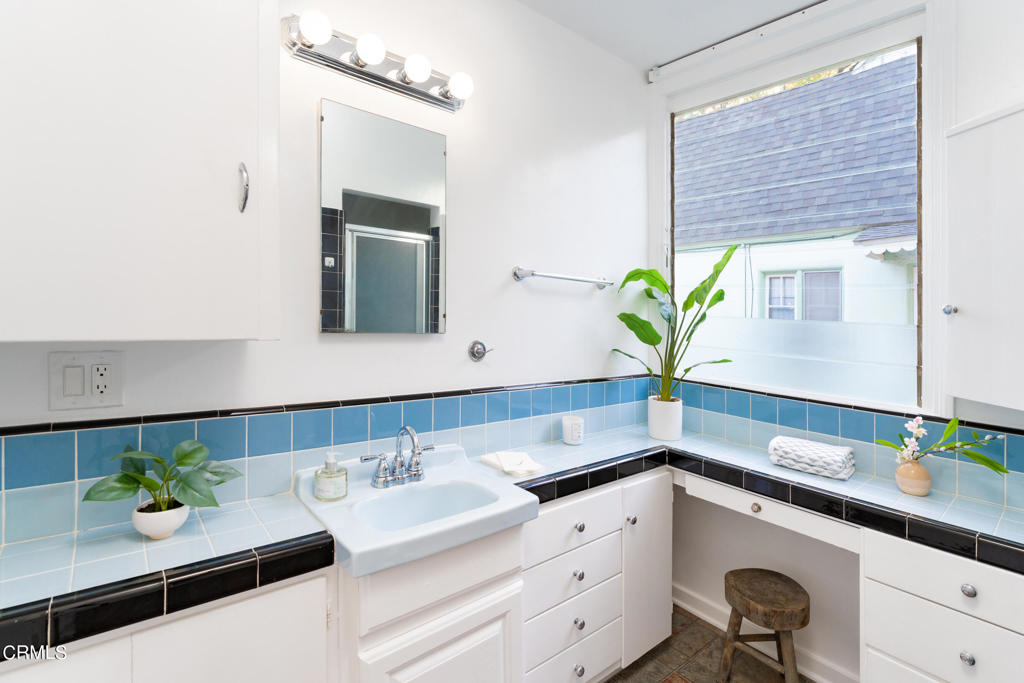 80 Marion Avenue Unit: 6