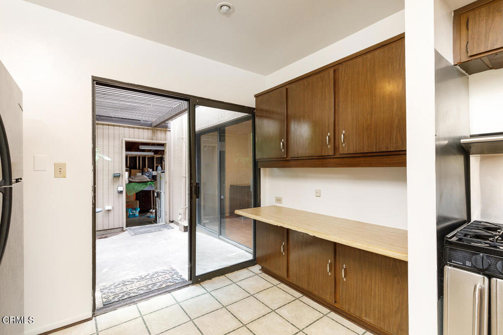 274 N Orange Grove Boulevard