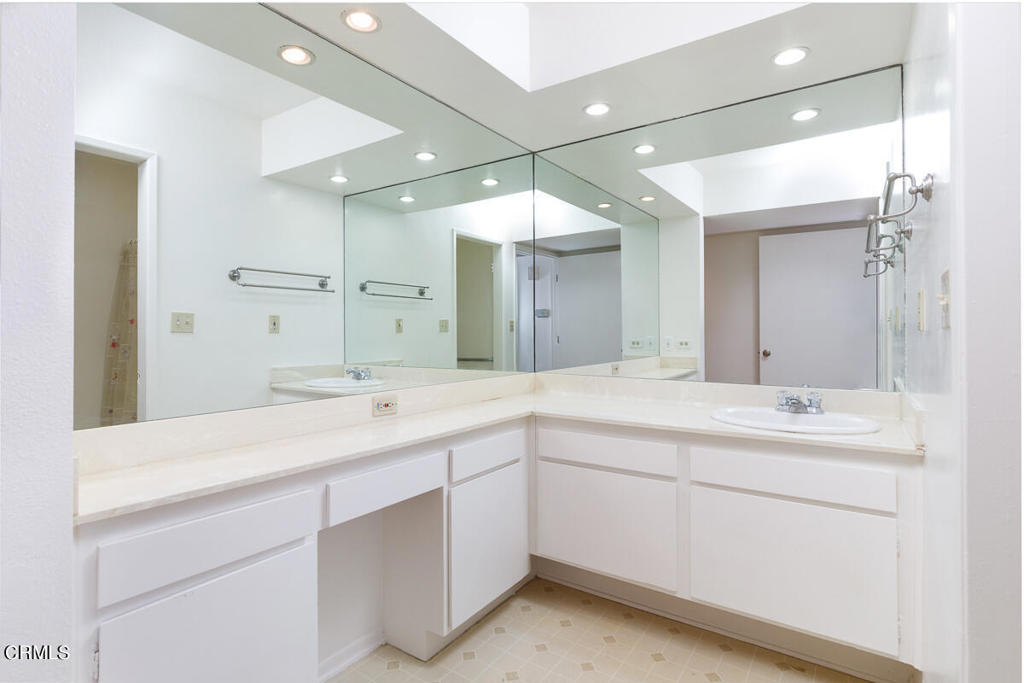 274 N Orange Grove Boulevard