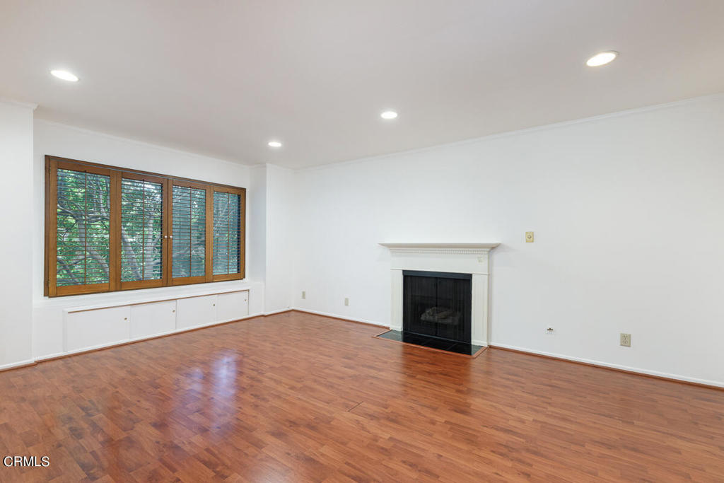 274 N Orange Grove Boulevard