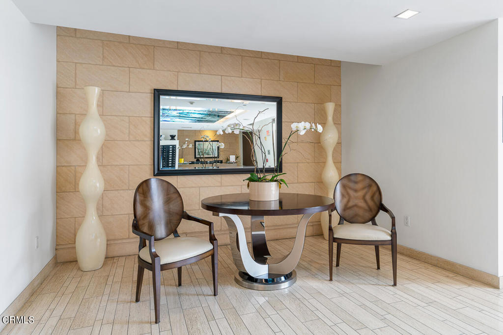 250 S de Lacey Avenue Unit: 402A