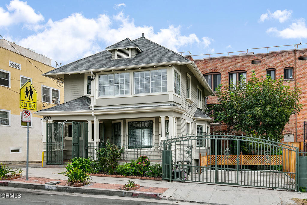 820 Columbia Avenue