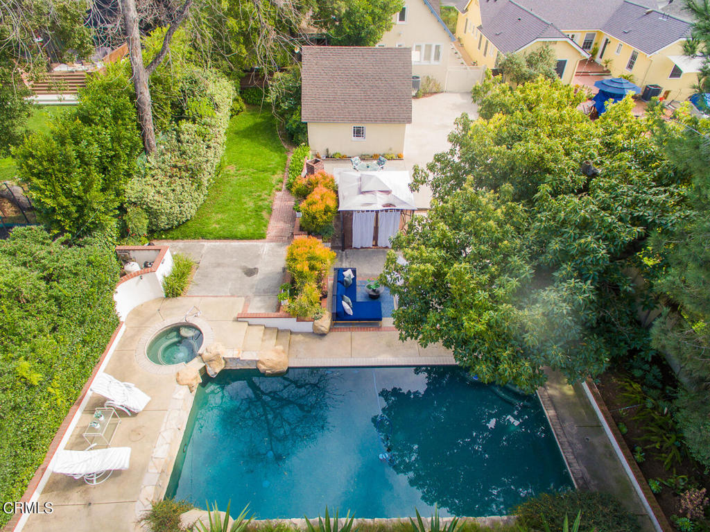 885 N Holliston Avenue