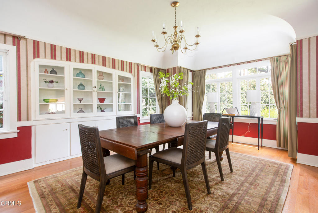 885 N Holliston Avenue