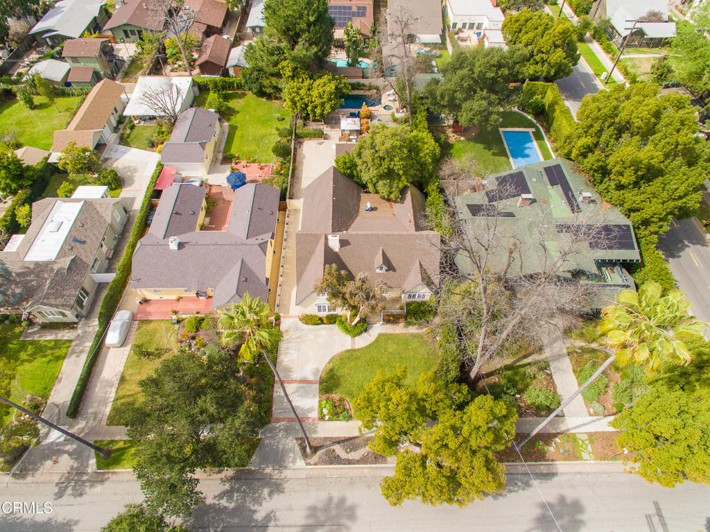 885 N Holliston Avenue