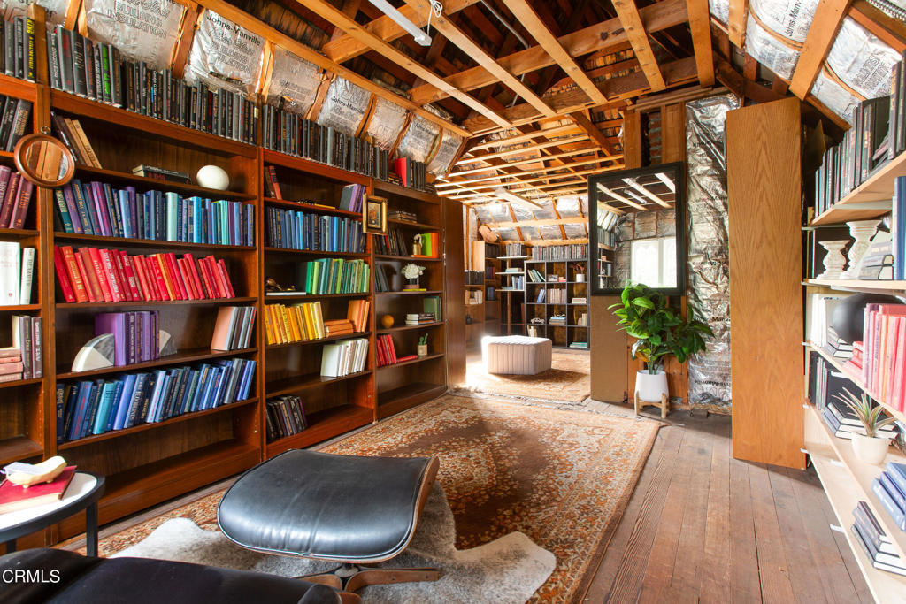 885 N Holliston Avenue