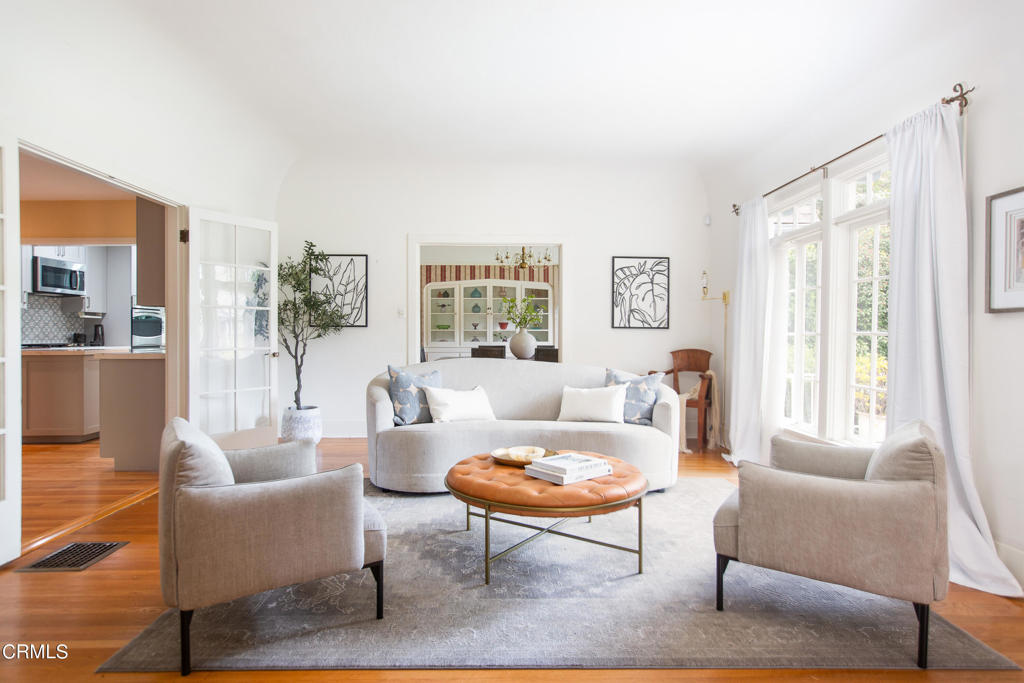 885 N Holliston Avenue