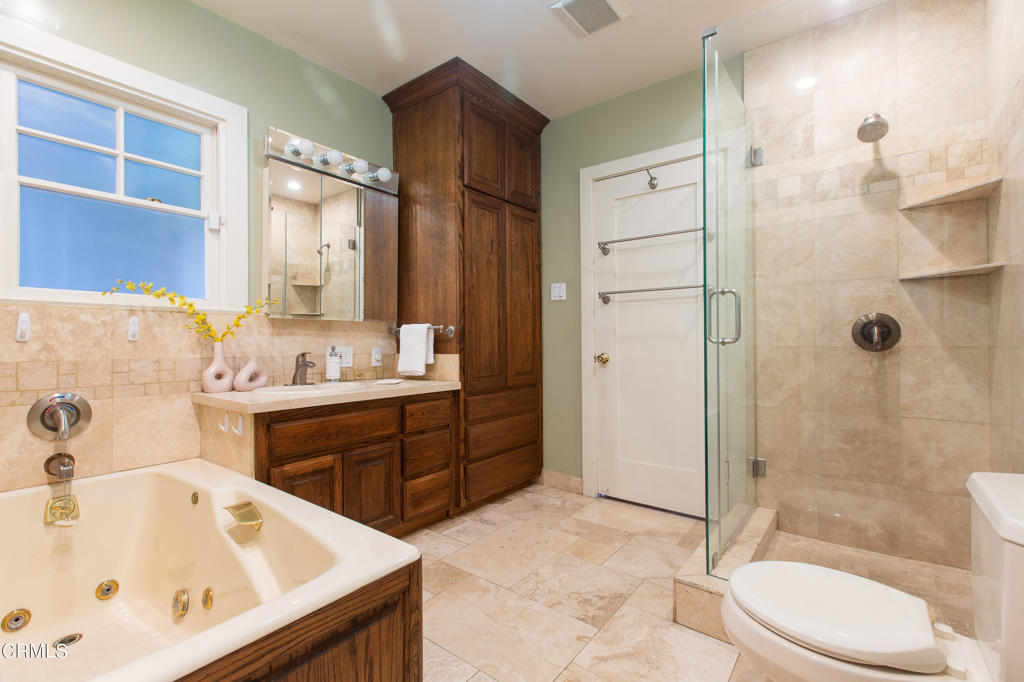 885 N Holliston Avenue