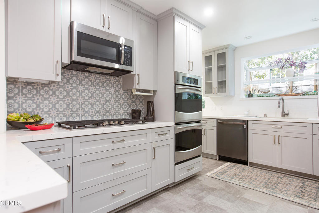 885 N Holliston Avenue