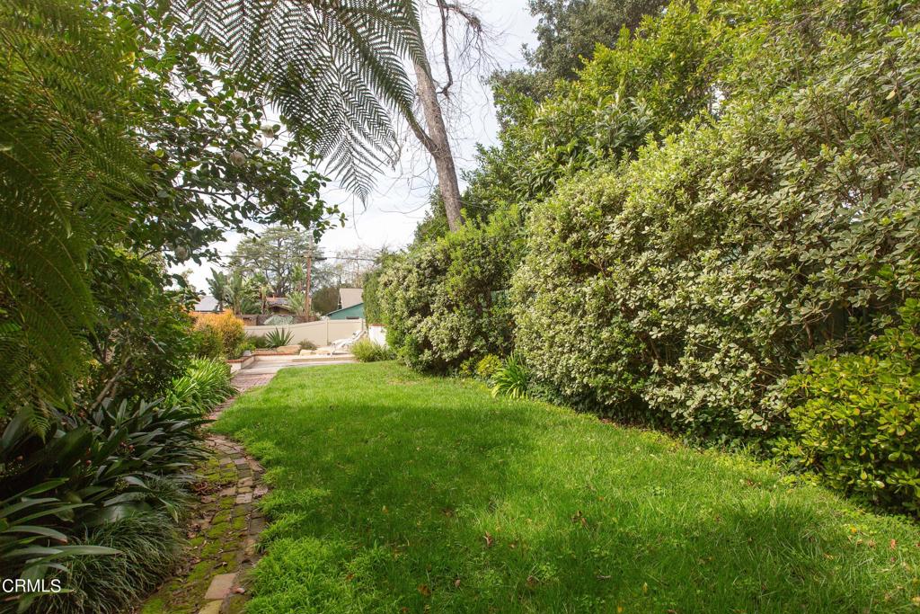 885 N Holliston Avenue