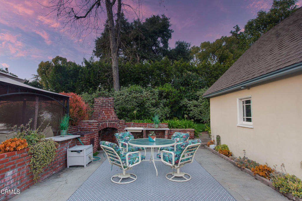 885 N Holliston Avenue