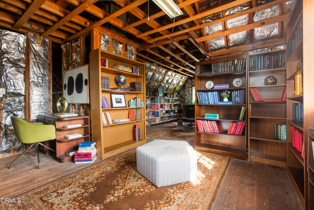 885 N Holliston Avenue