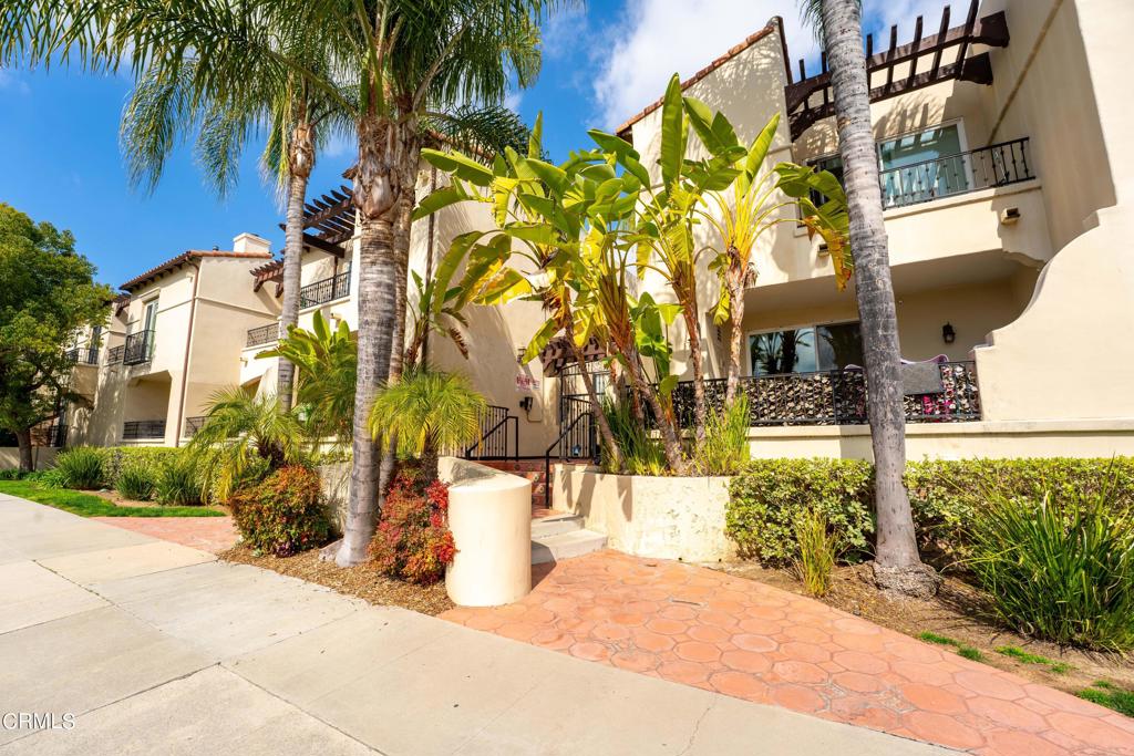 5753 White Oak Avenue 10