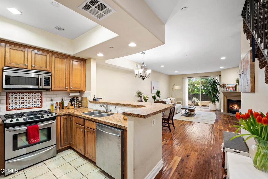 5753 White Oak Avenue 10