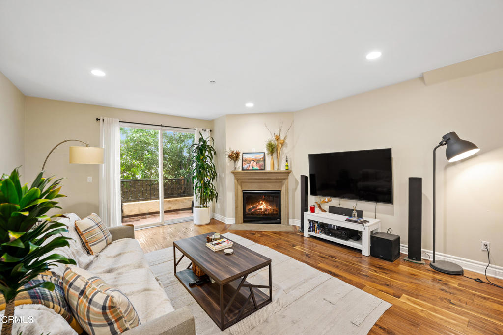 5753 White Oak Avenue 10