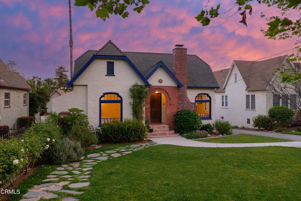 404 E Las Flores Drive