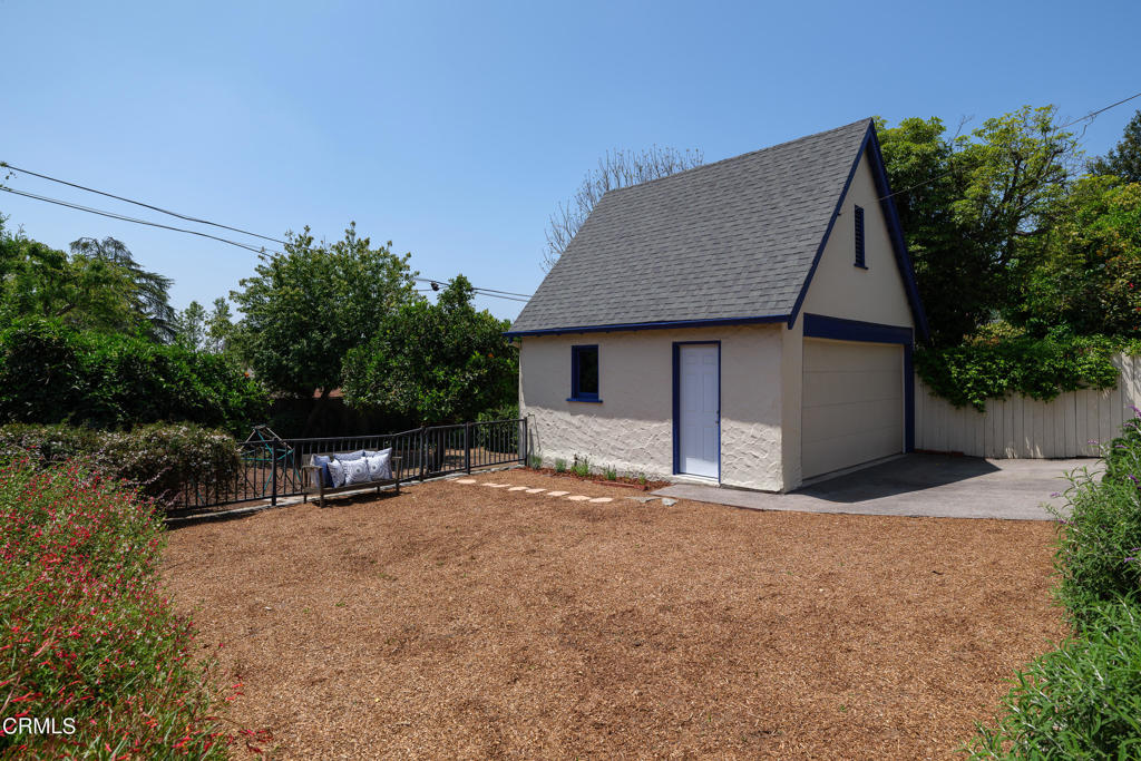 404 E Las Flores Drive