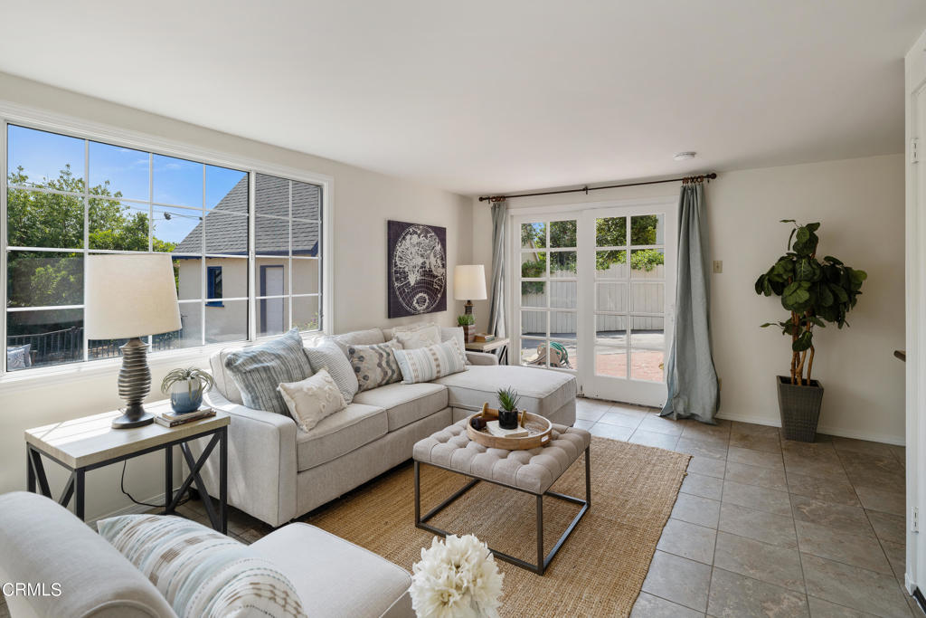 404 E Las Flores Drive